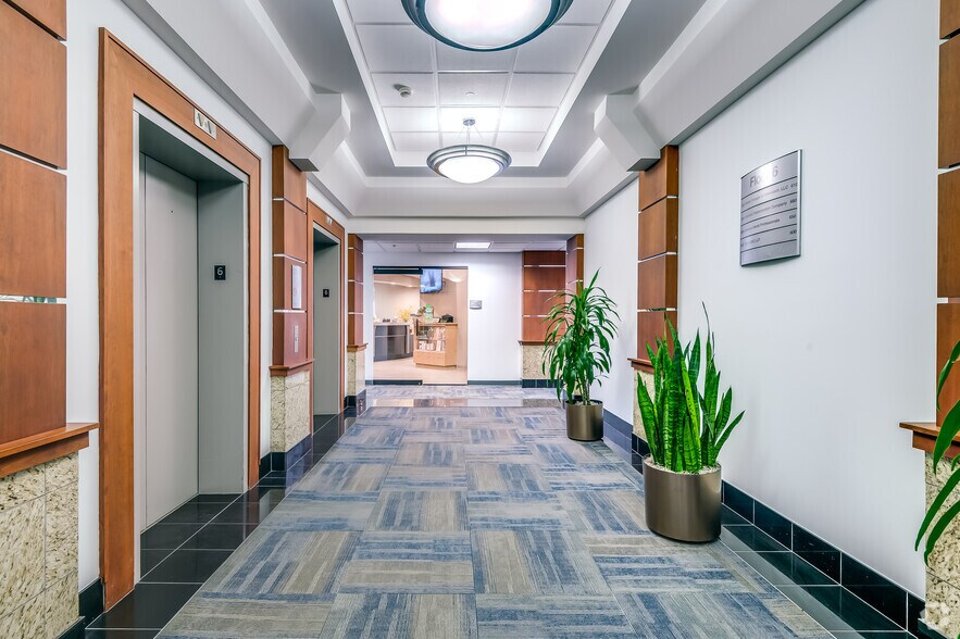 More Photos Of 2675 N Mayfair Rd, Wauwatosa Office For Lease