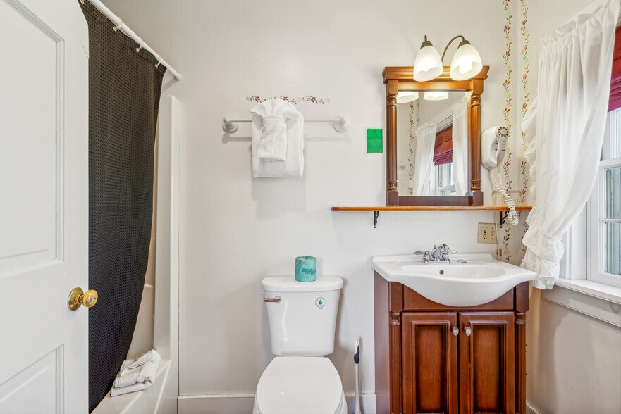 More Photos Of 9 Main St, Lyme Hospitality For Sale