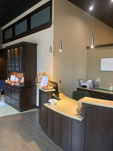 More Photos Of 2069 Central Ct, Green Bay Storefront Retail Office For Lease