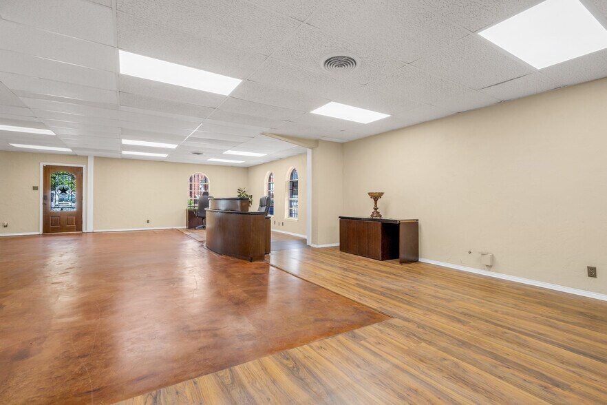 More Photos Of 101 S Main St, Quitman Office For Sale