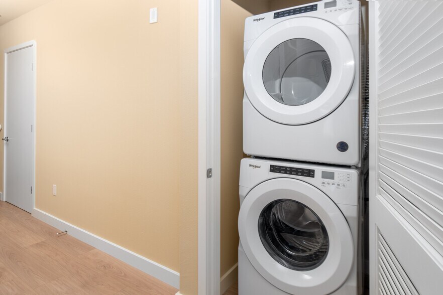 More Photos Of 1511 N Fairfax Ave, Los Angeles Apartments For Lease