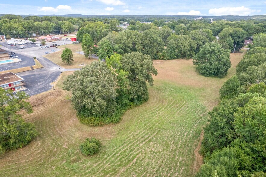 More Photos Of 1213 E Wood St, Paris Apartments For Sale