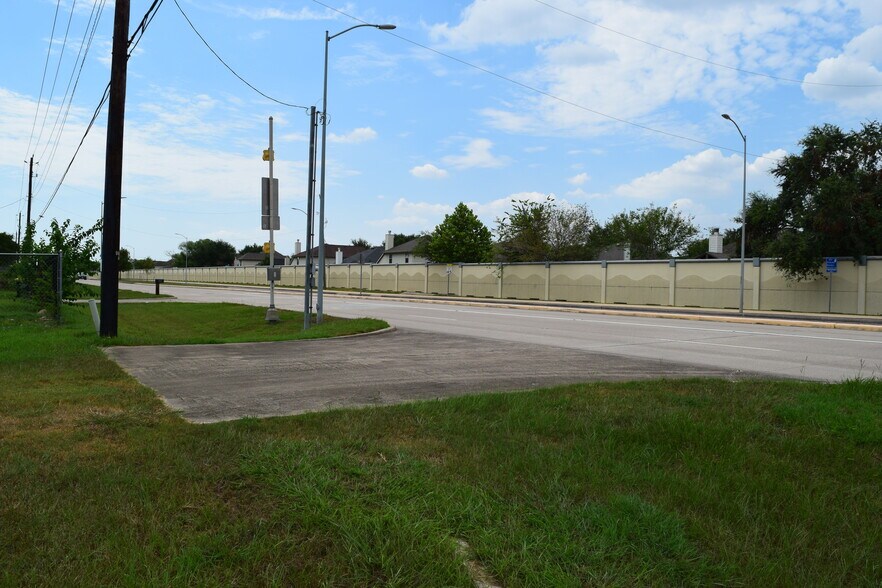 More Photos Of Bailey & McLean Rd., Pearland Land For Sale
