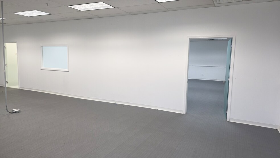 More Photos Of 1000 N North Branch St, Chicago Office For Lease