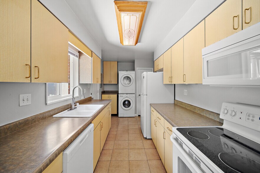 More Photos Of 126 W Cheyenne Rd, Colorado Springs Apartments For Sale
