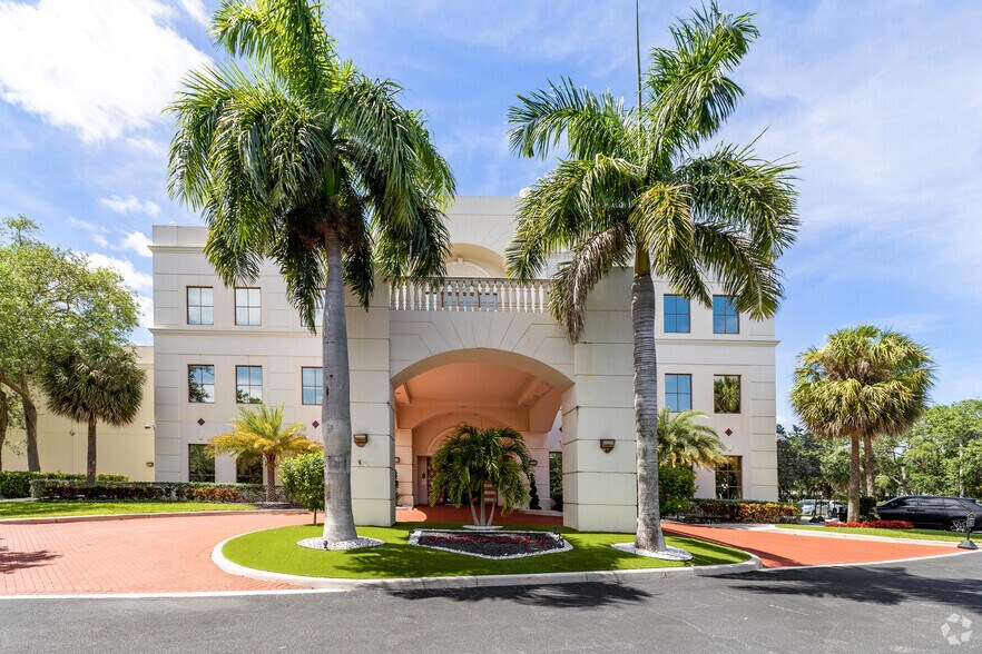 More Photos Of 701 Park of Commerce Blvd, Boca Raton Light Distribution For Lease