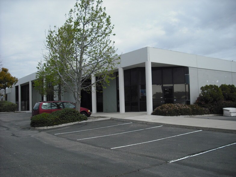 More Photos Of 190 N Arrowhead Ave, Rialto Warehouse For Lease