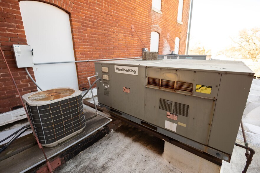 More Photos Of 1525 16th St, Central City General Retail For Sale