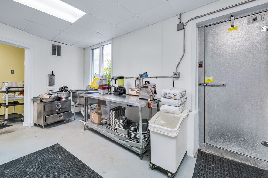 More Photos Of 93 Elm St, Old Saybrook Restaurant For Sale