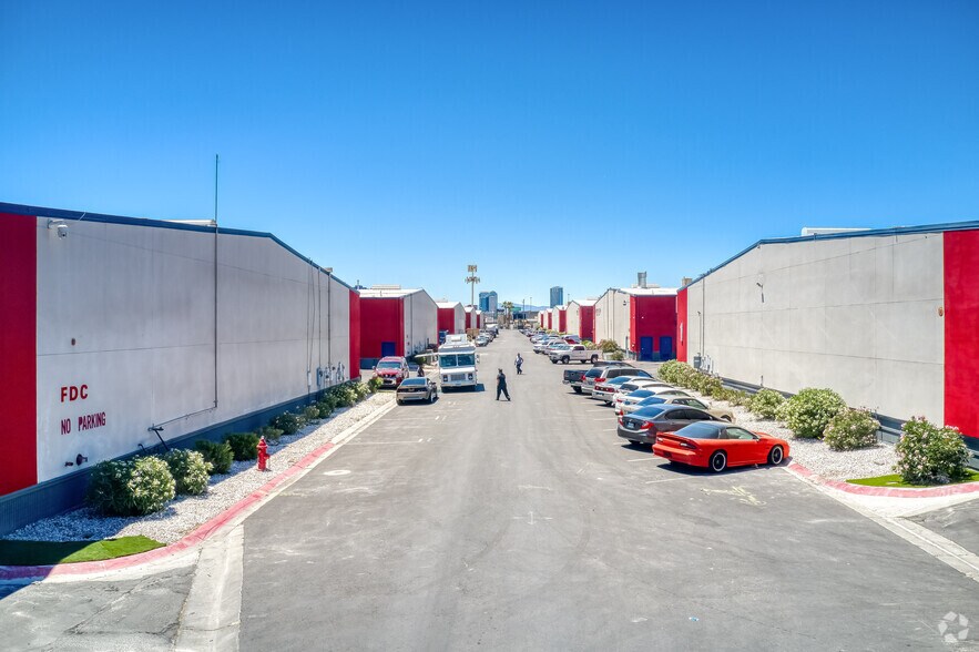 2901 S Highland Dr, Las Vegas, NV 89109 For Lease