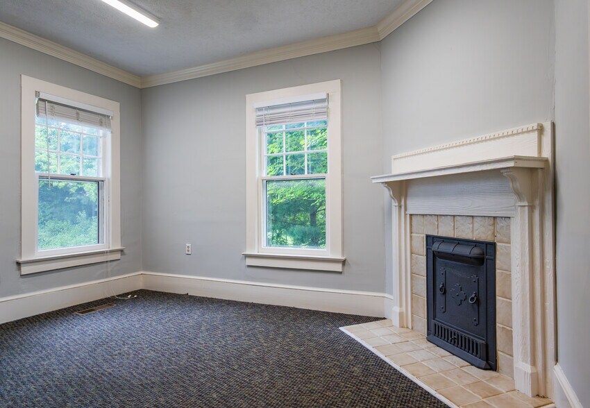More Photos Of 3562 Spangenberg Ave, Clemmons Office For Lease