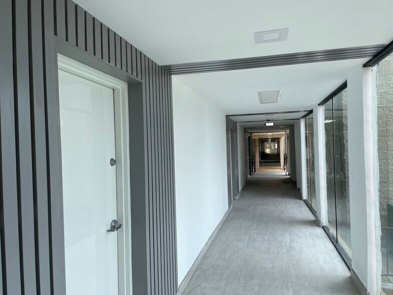 More Photos Of 900 S Main St, Corona Medical For Lease