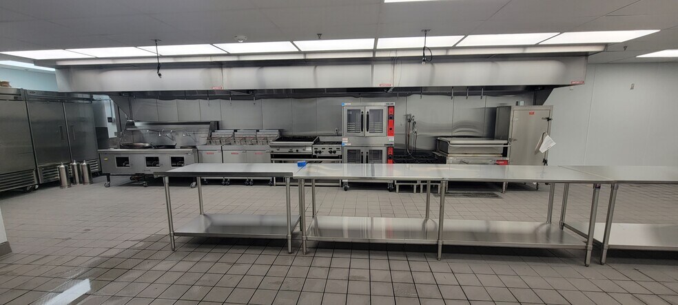 More Photos Of 8200 Lakeland Ave N, Brooklyn Park Freestanding For Sale