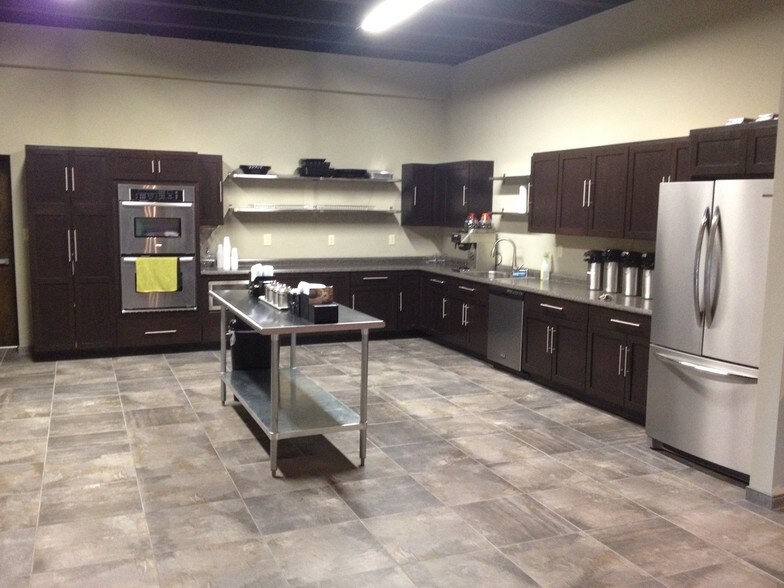 More Photos Of 1 S Main St, Toms River Warehouse For Lease