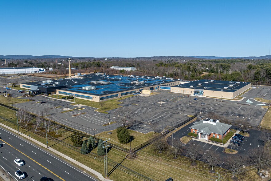 More Photos Of 383 Middle St, Bristol Warehouse For Lease