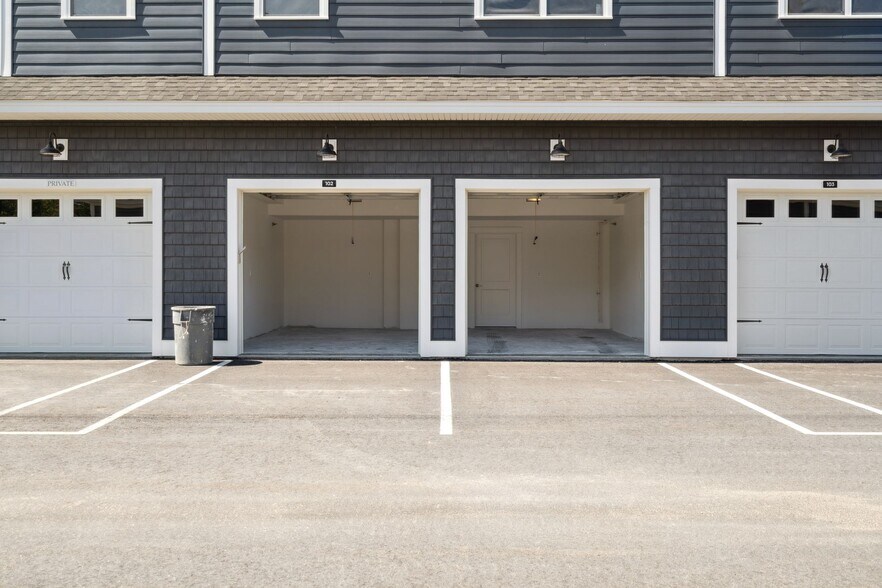 More Photos Of 3 Quill Lane, Barrington Apartments For Lease