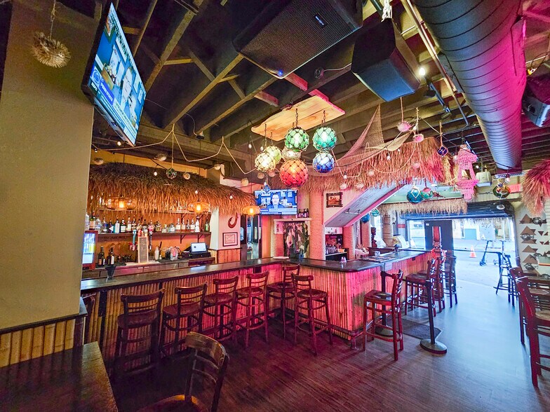 More Photos Of 310-314 Lewers St, Honolulu Storefront Retail Residential For Lease