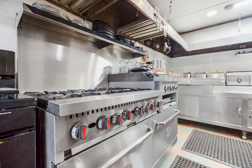 More Photos Of 24200 MO-45, Rushville Flex For Sale