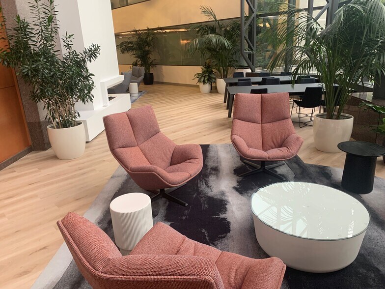 More Photos Of 3800 American Blvd W, Bloomington Office For Lease