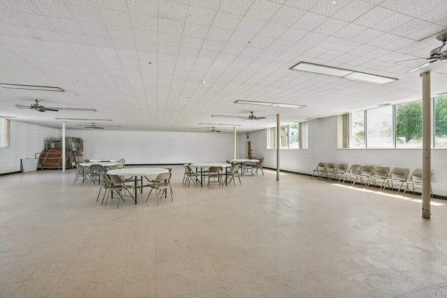More Photos Of 3843 6th Ave, Des Moines Lodge Meeting Hall For Sale