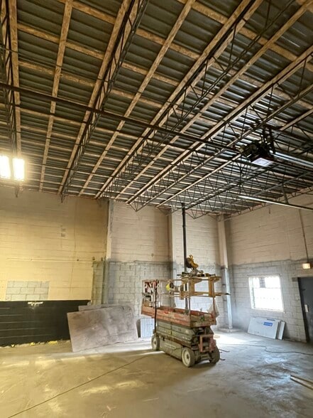 More Photos Of 3750 North ave, Chicago Service For Lease
