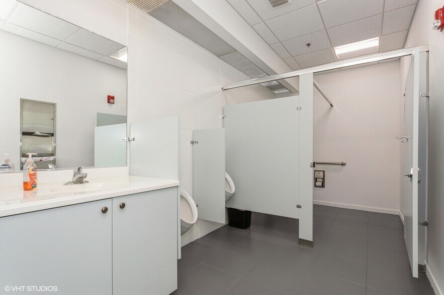 More Photos Of 2520 Tamiami Trl N, Nokomis Medical For Sale