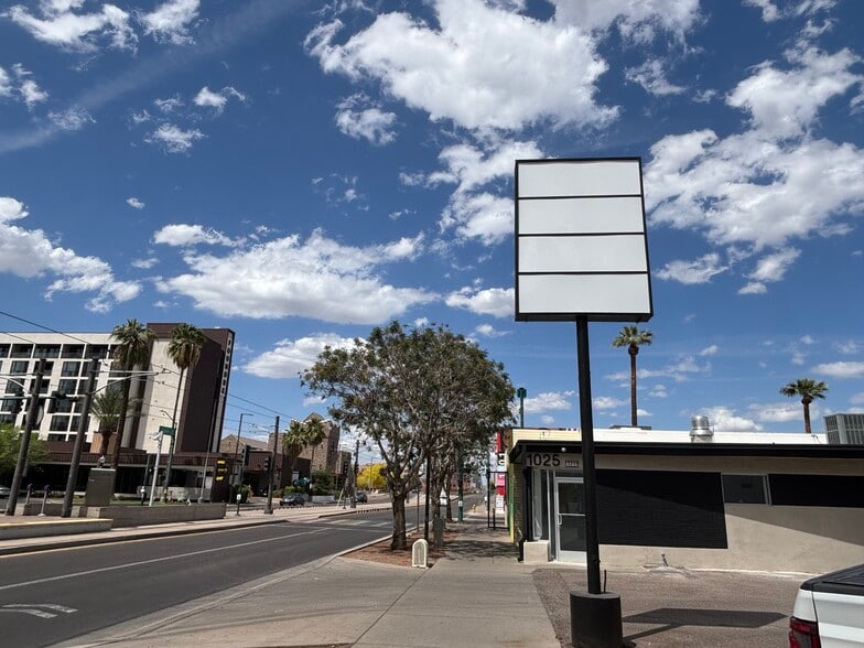 More Photos Of 1025 N Central Ave, Phoenix General Retail For Lease