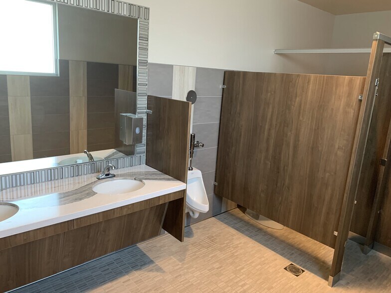 More Photos Of 7700 N Palm Ave, Fresno Office For Lease