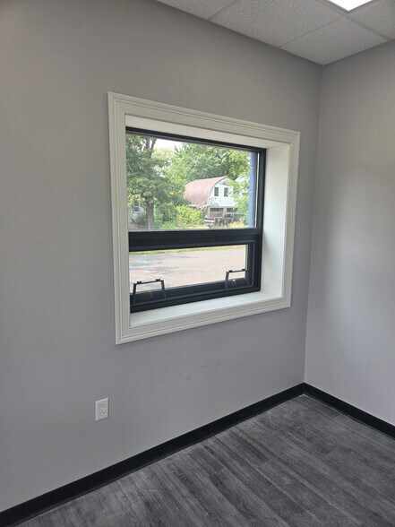 More Photos Of 270 Brewer St, East Hartford Warehouse For Lease