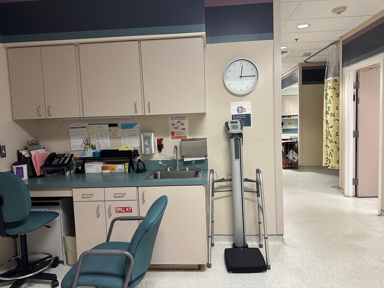 More Photos Of 1310 SE West Star Ave, Port Saint Lucie Hospital For Lease