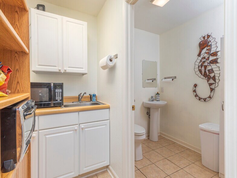 More Photos Of 20-24 Park Terrace Dr, Clyde Office Residential For Sale