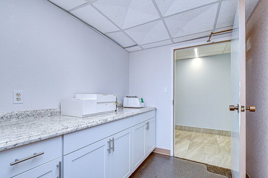 More Photos Of 4710 N Habana Ave, Tampa Medical For Sale