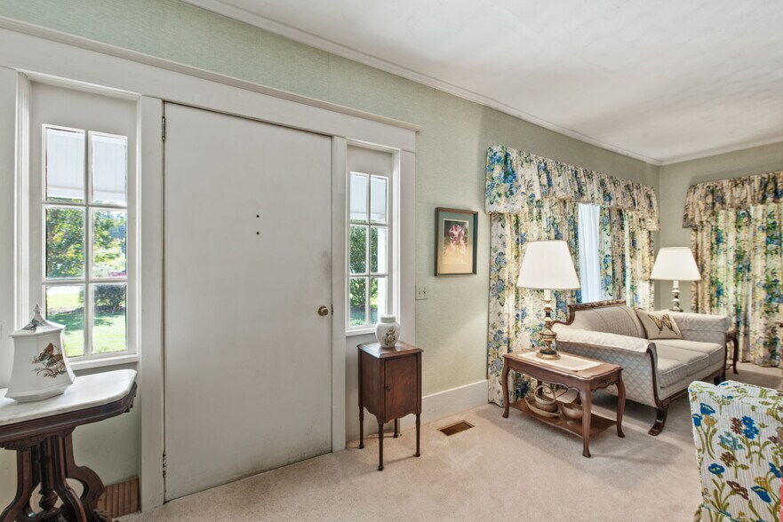 More Photos Of 1556 Highway 29 N, Newnan Office Residential For Sale
