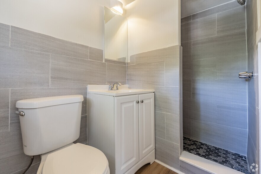 More Photos Of 218 N Pinellas Ave, Tarpon Springs Apartments For Sale