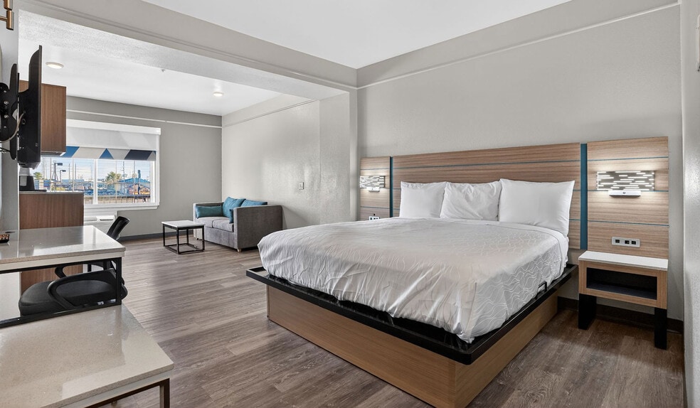 More Photos Of 415 Fm 1960 Rd E, Houston Hotel For Sale