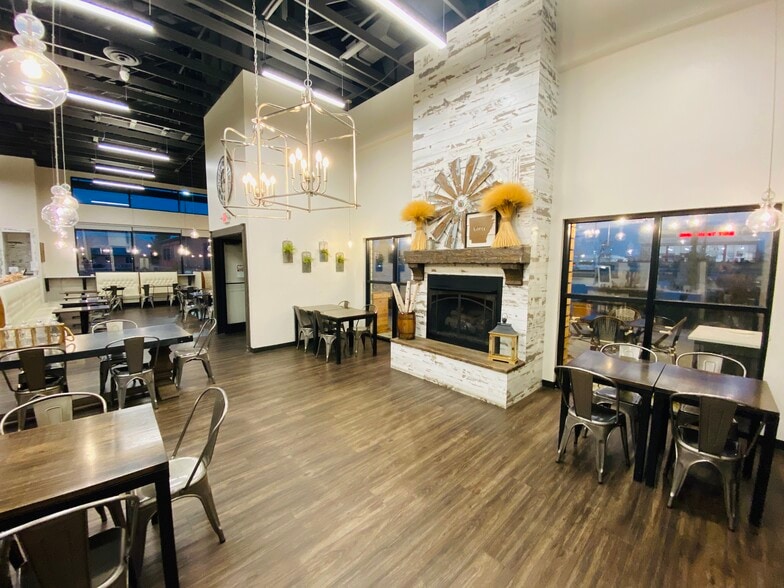 More Photos Of 2090 W Pleasant Grove Rd, Rogers Freestanding For Lease