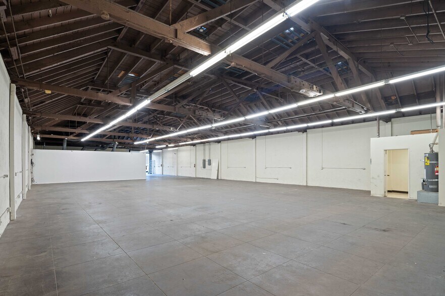 More Photos Of 215 W 15th St, Los Angeles Warehouse For Sale
