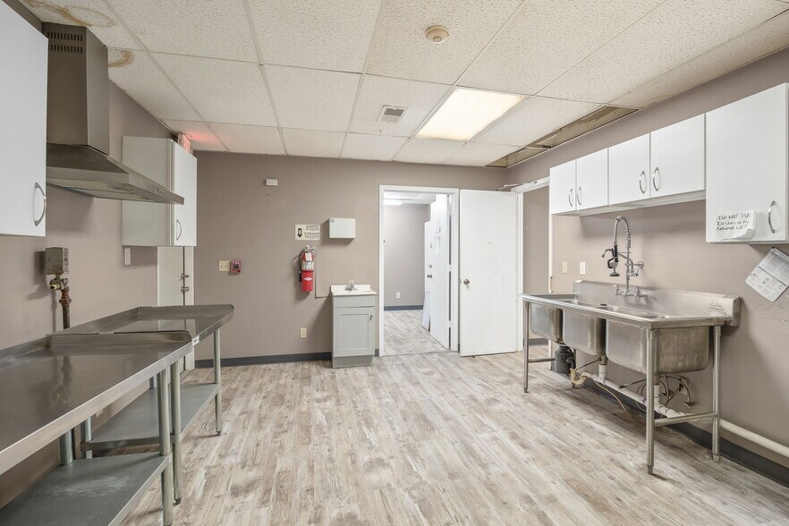 More Photos Of 3919 Messanie St, Saint Joseph Office For Sale
