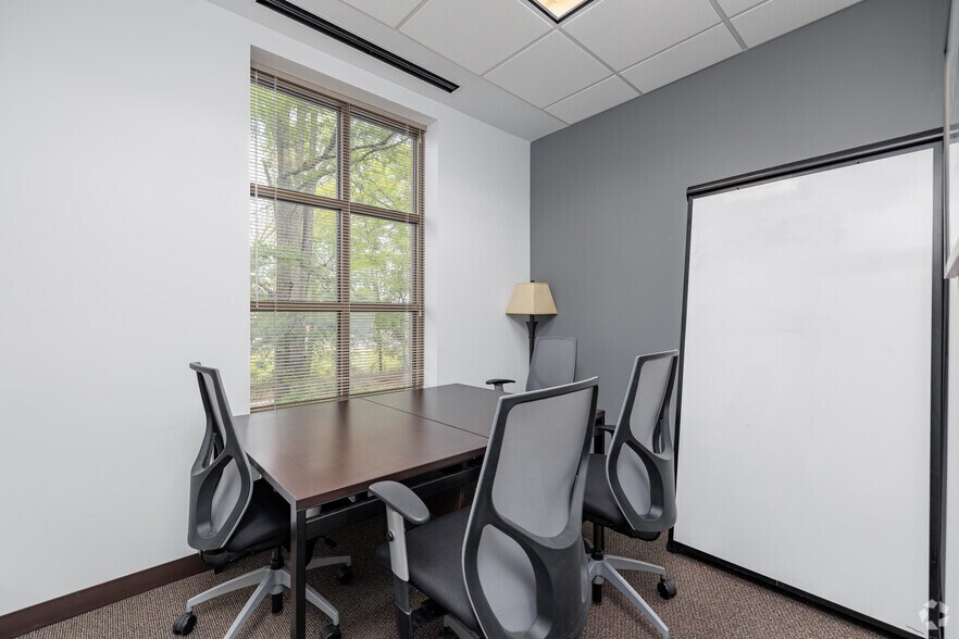 More Photos Of 320 W Lanier Ave, Fayetteville Office For Lease