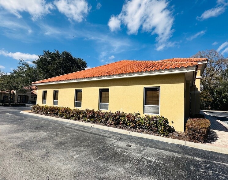 More Photos Of 5115 S Lakeland Dr, Lakeland Office For Lease