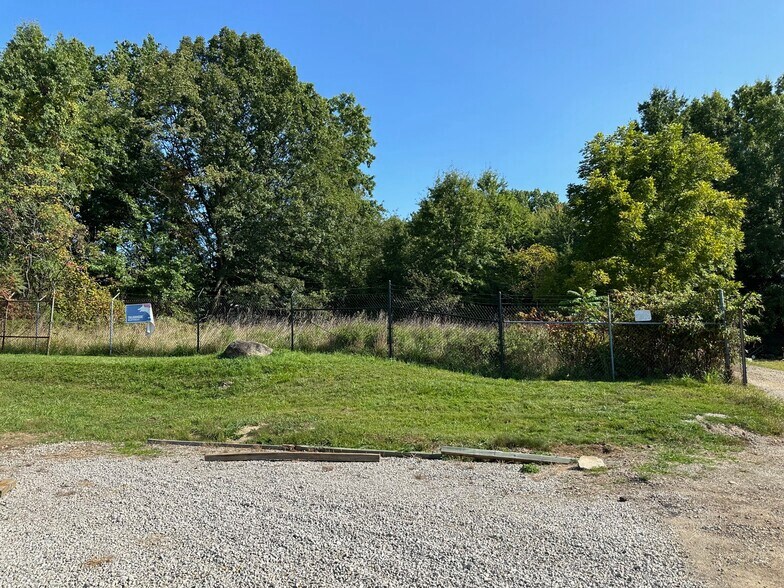 More Photos Of 826 Cleveland Rd, Ravenna Warehouse For Lease