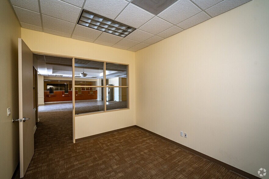 More Photos Of 2799 Fulton St, Houston Bank For Sale