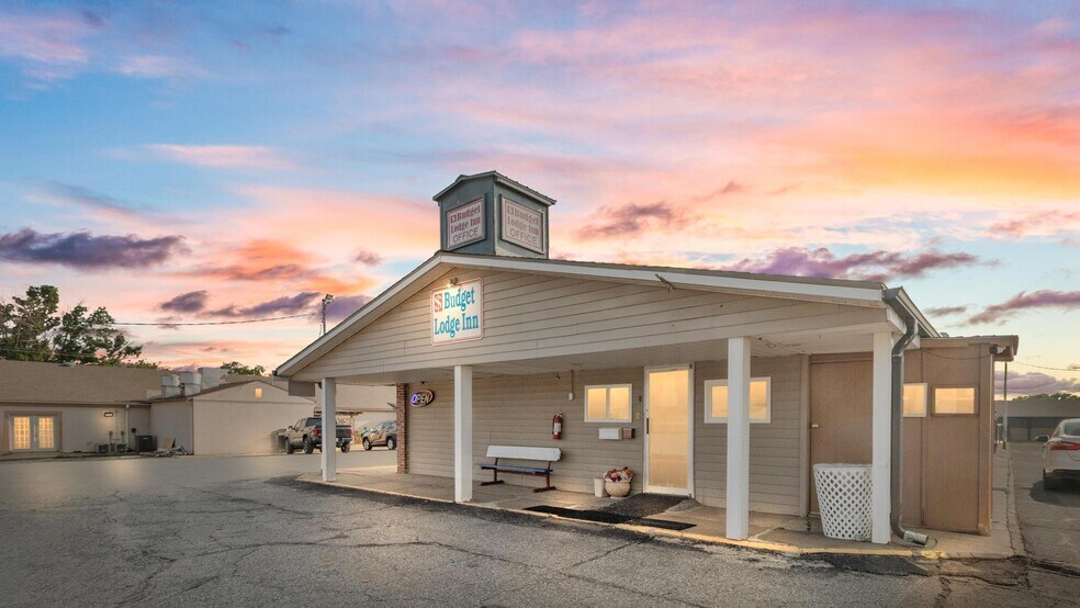 Primary Photo Of 116 NW 14th St, Abilene Hotel For Sale