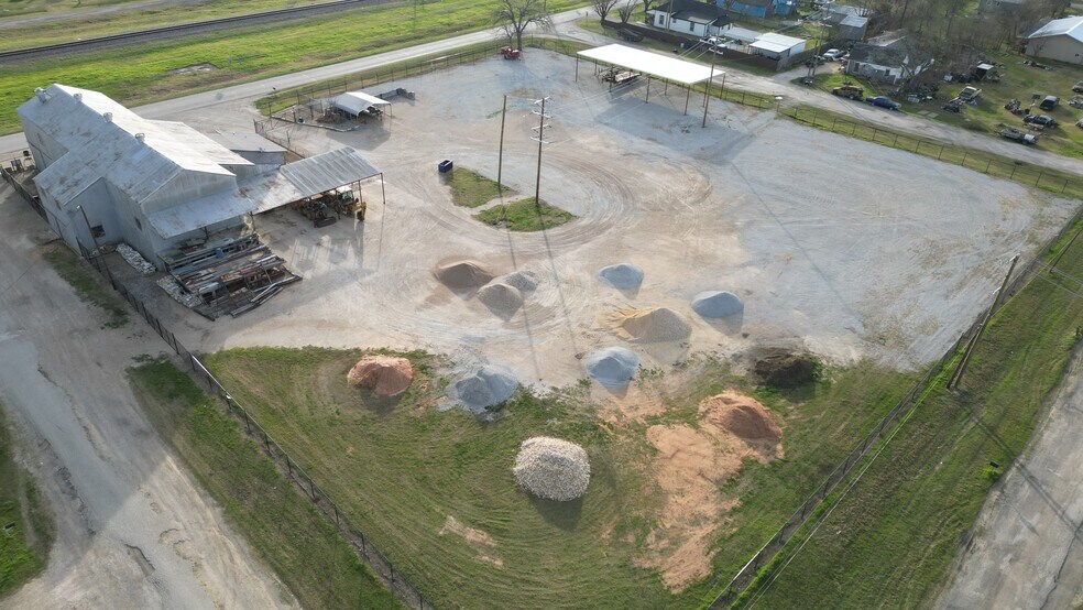 More Photos Of 200 S Wall St, Itasca Land For Lease