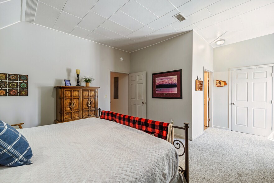 More Photos Of 104 N 3rd St, Kremmling Storefront Retail Residential For Sale