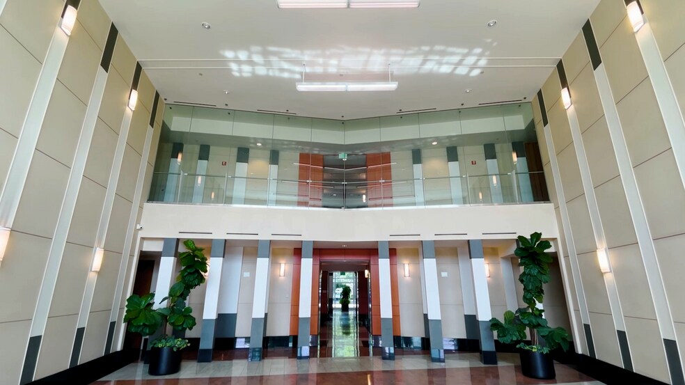 More Photos Of 1800 Pembrook Dr, Orlando Office For Lease