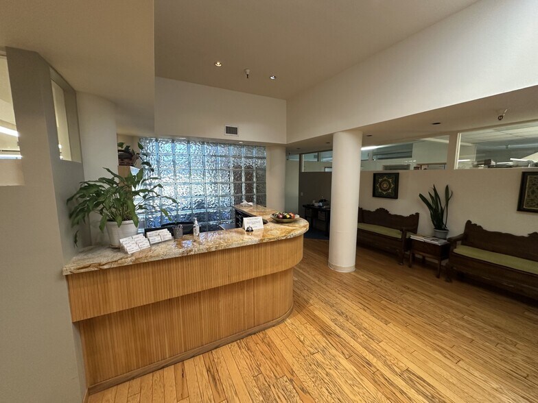 More Photos Of 26385 Carmel Rancho Blvd, Carmel Office For Lease