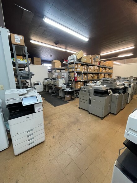 More Photos Of 1920 E State St, Hermitage Freestanding For Lease