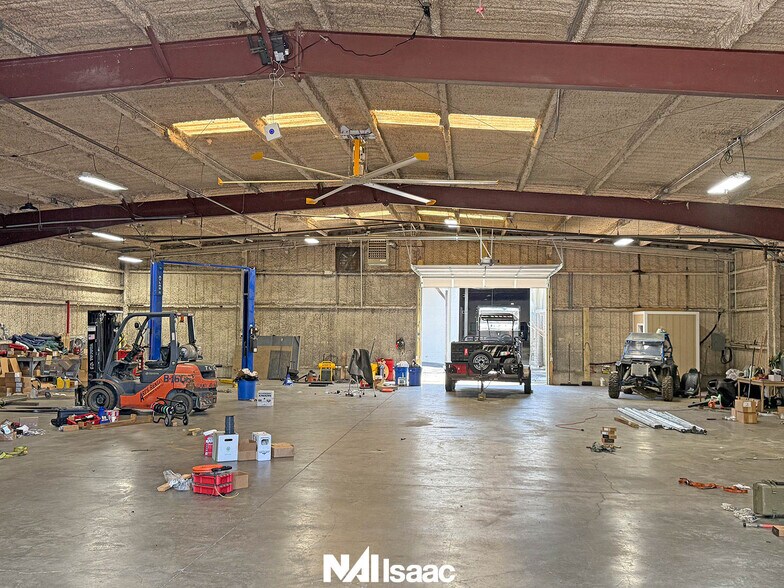 More Photos Of 60 Bells Ln, Junction City Warehouse For Lease