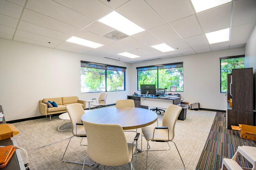 More Photos Of 9425 N MacArthur Blvd, Irving Office For Sale